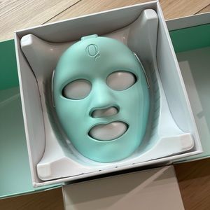 COPY - Qure Q-Rejuvalight Pro Facewear LED face mask
